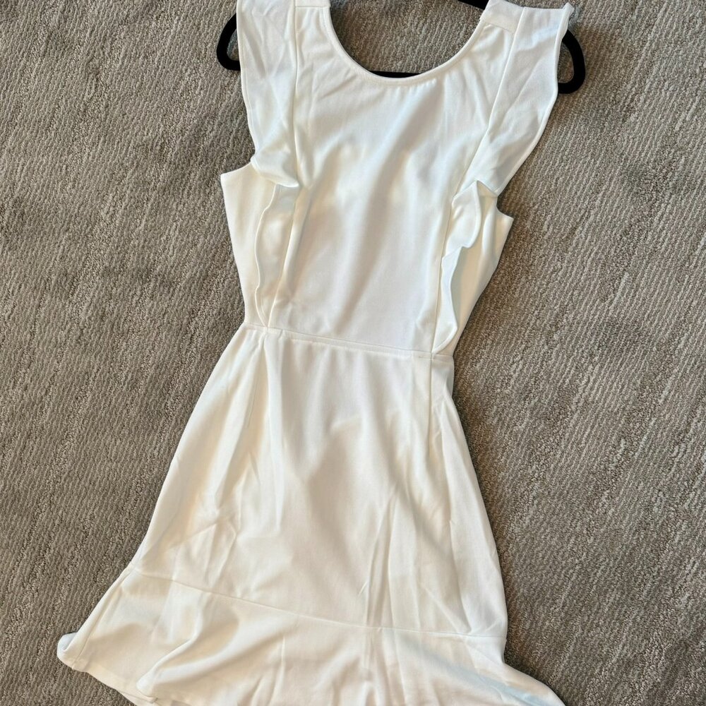 White knit summer dress with open back. Size M.